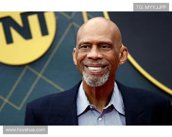 卡里姆·阿布杜尔-贾巴尔:篮球传奇与文化象征的伟大人生轨迹 卡里姆·阿布杜尔-贾巴尔:篮球传奇与文化象征的伟大人生轨迹