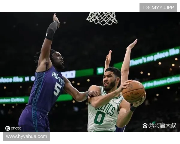 303黄蜂与凯尔特人激战正酣球迷期待精彩对决与精彩瞬间